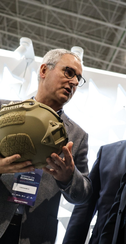 Luís Montenegro visita stand da Fibrenamics