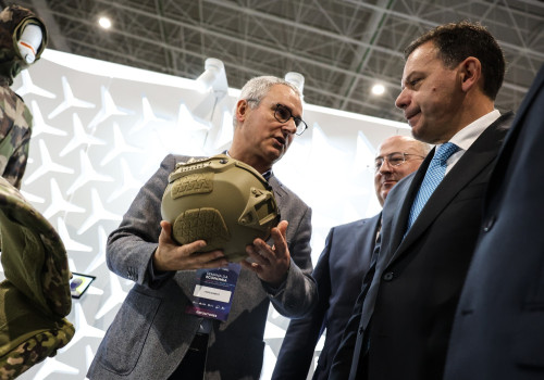 Luís Montenegro visita stand da Fibrenamics